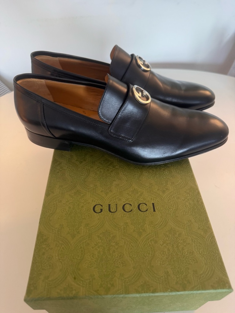 Gucci Black Leather Men's Loafers with Silver Interlocking GG. Never worn